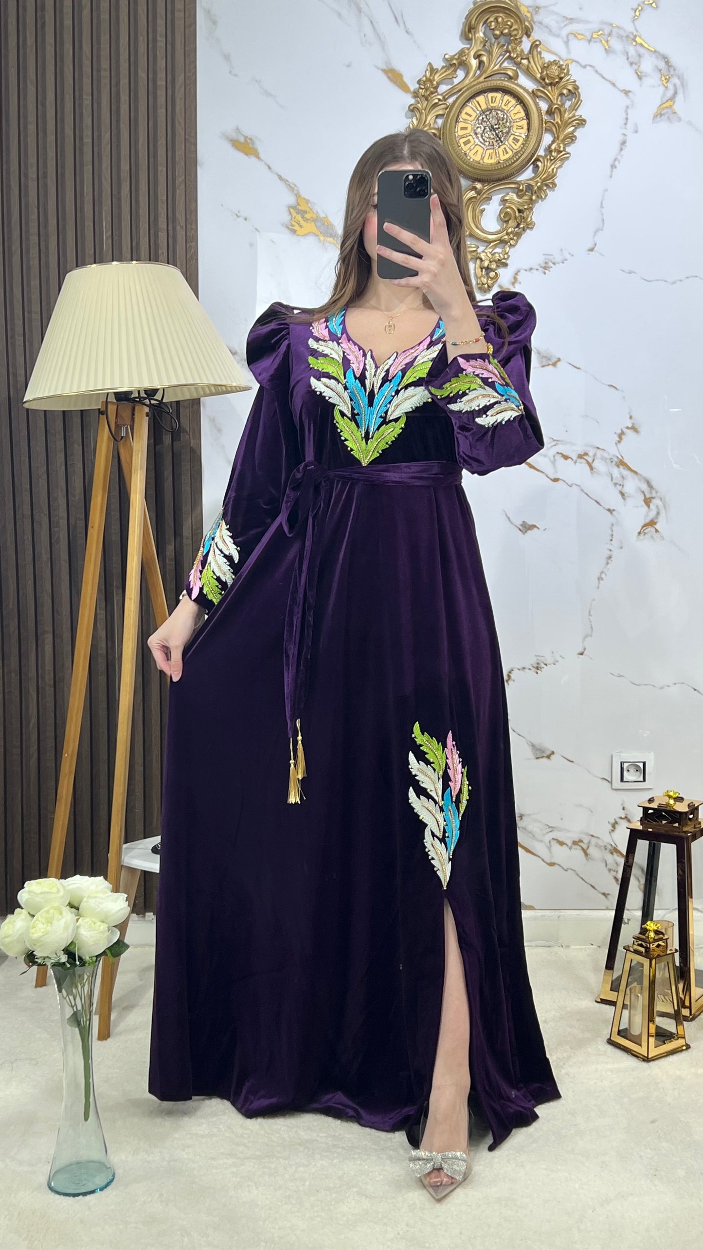 مودال الريشة بالقطيفة روايال