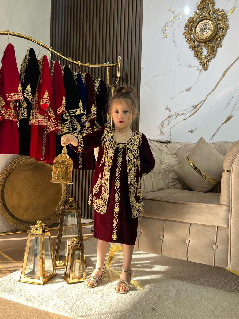 كاراكو بنات صغار