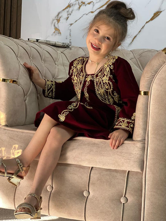 كاراكو بنات صغار