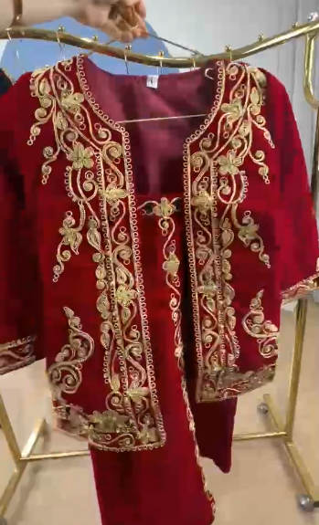 كاراكو بنات صغار